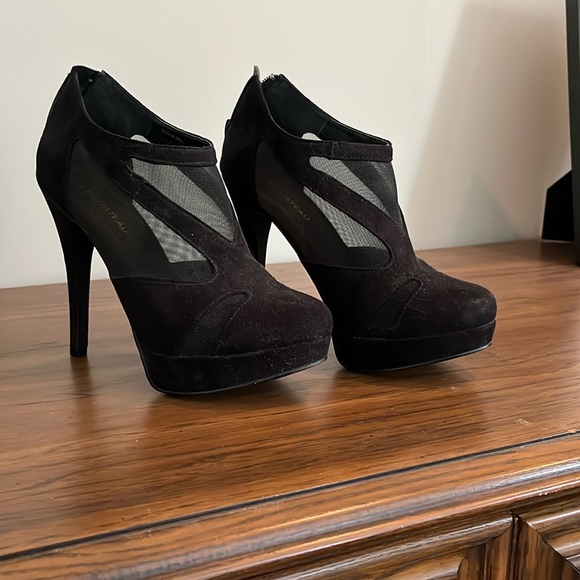 Black high heels from le chateau - Picture 1 of 6